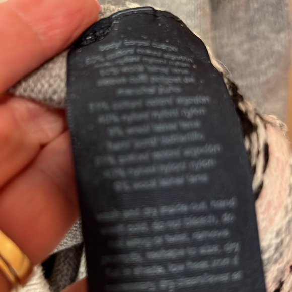 Tommy Hilfiger EUC sweater - Picture 6 of 7